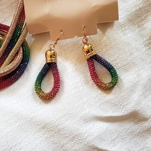 Cute rainbow color necklace and earrings set - Picture 2 of 2